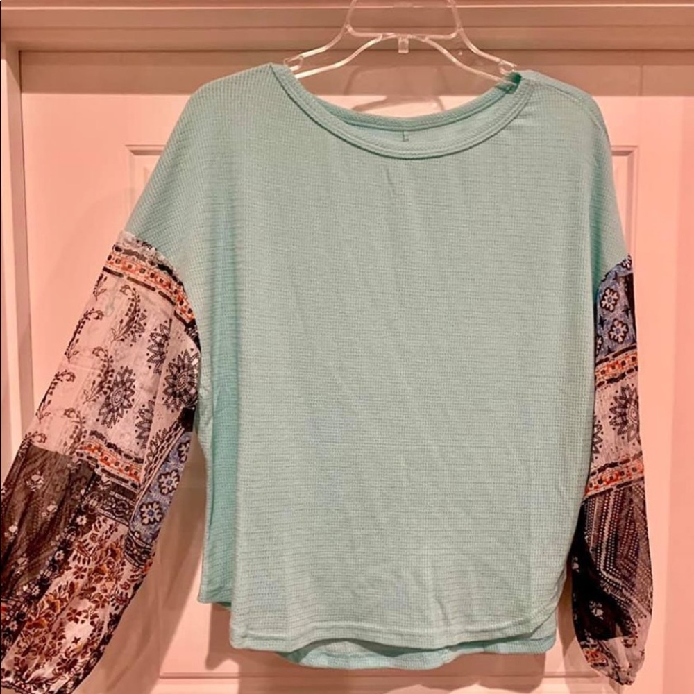 Sheer sleeve spring top